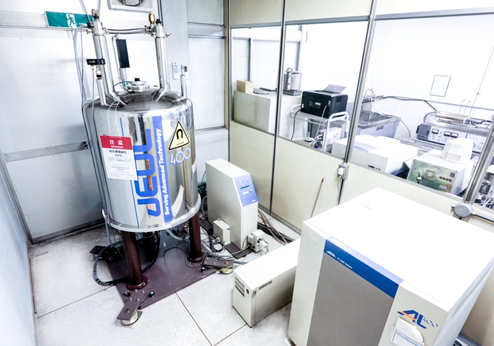 Nuclear magnetic resonance spectrometer(FT-NMR)